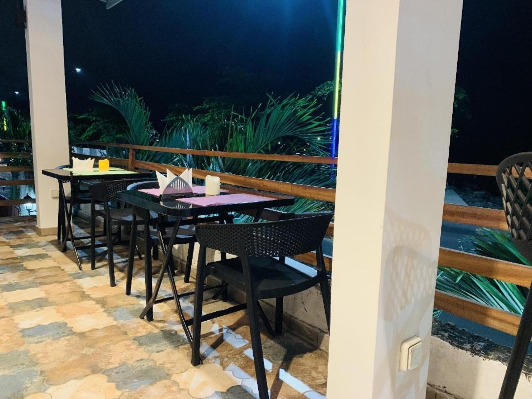 Namaste Hotel & Restaurant Libreville Exteriör bild